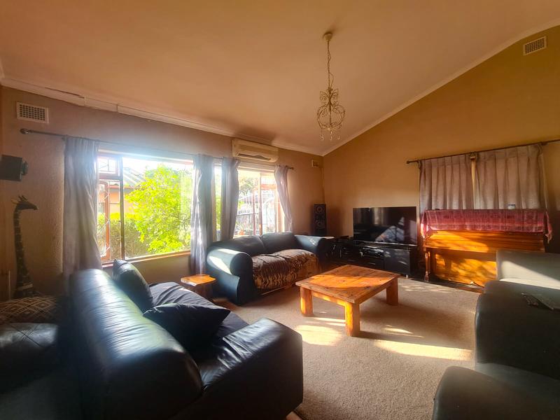 3 Bedroom Property for Sale in Goodwood Central Western Cape